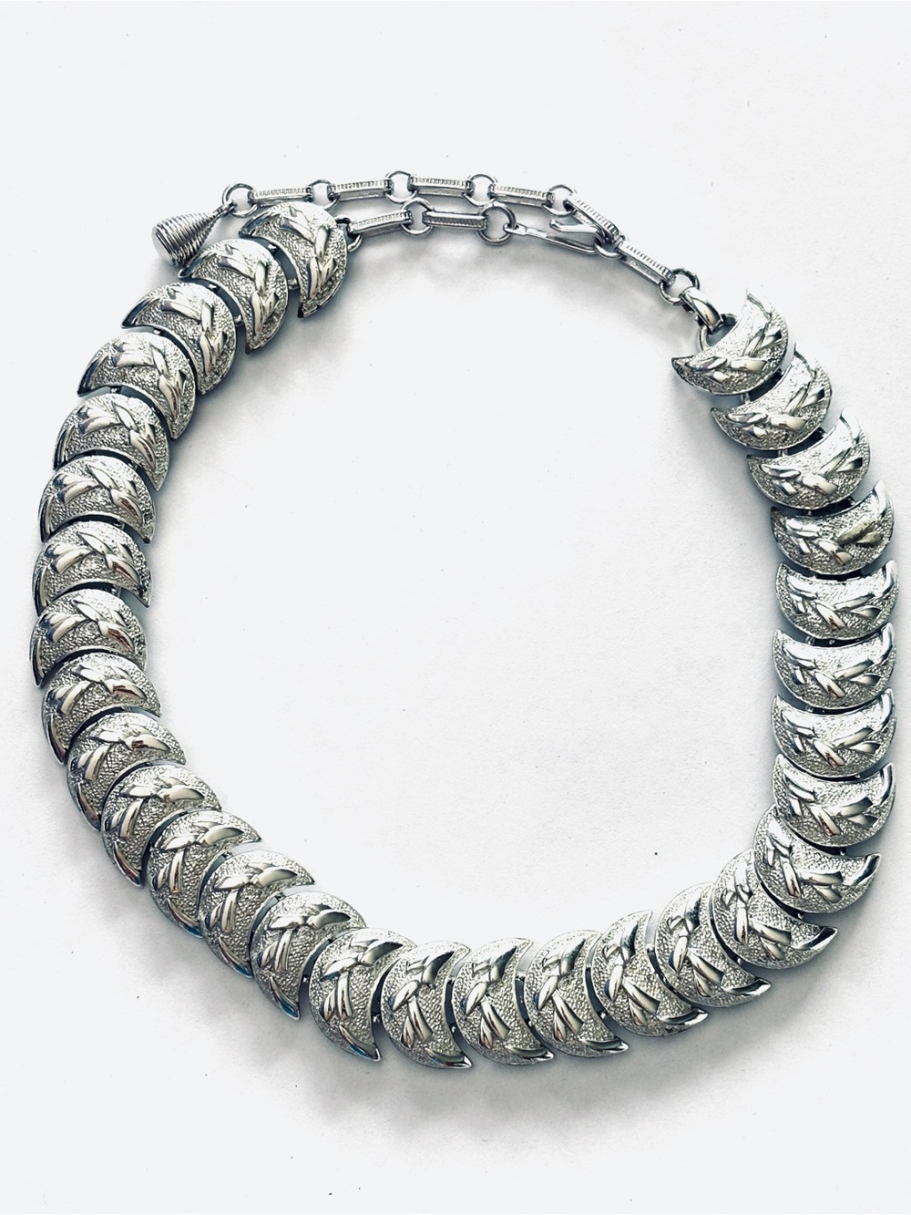 Coro Pegasus Signed Vintage 1950s Silver Tone Crescent Leaf Collar Necklace